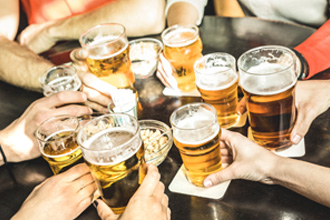 お酒を乾杯